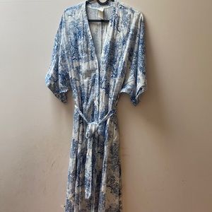 *SOLD* New H&M flowy shirt dress, gorgeous blue and white print